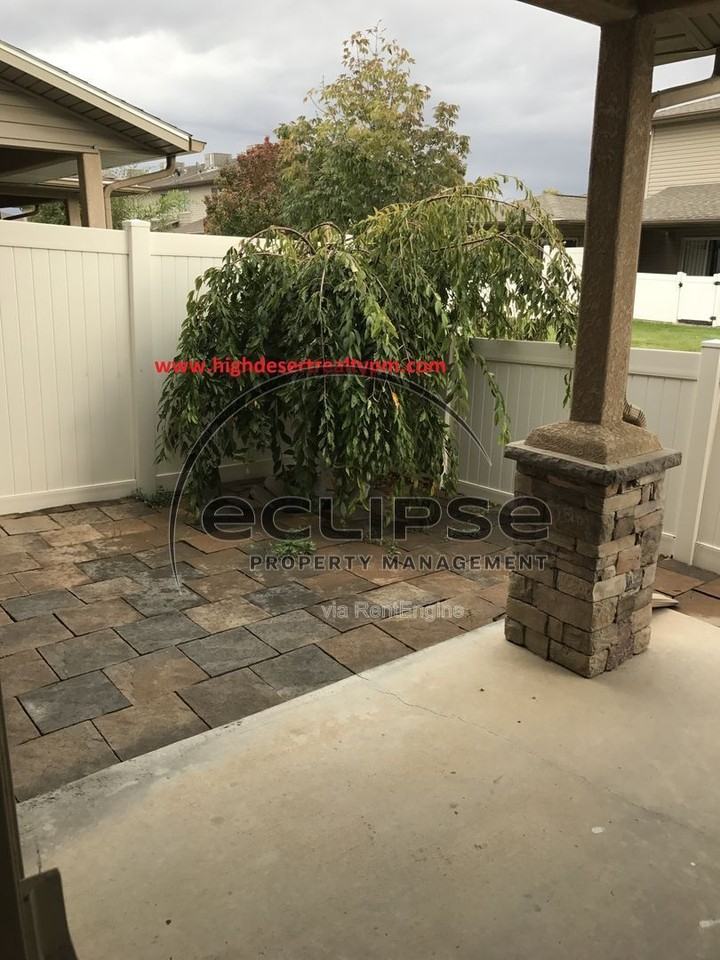 2463 1/2 Theresea Ln - Photo 5 of 14