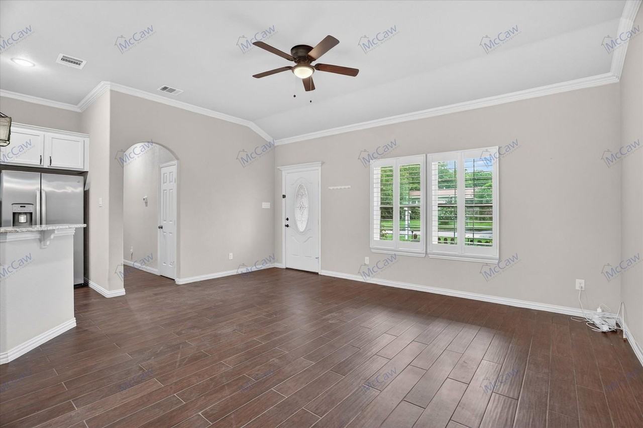 1310 Yale St - Photo 3 of 21