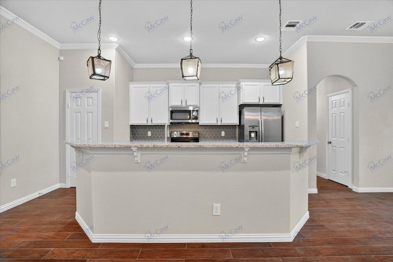 1310 Yale St - Photo 7 of 21