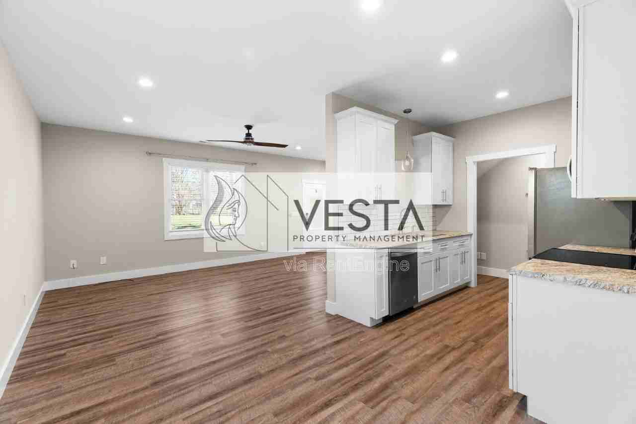 113 Stone Dr #105 - Photo 3 of 26