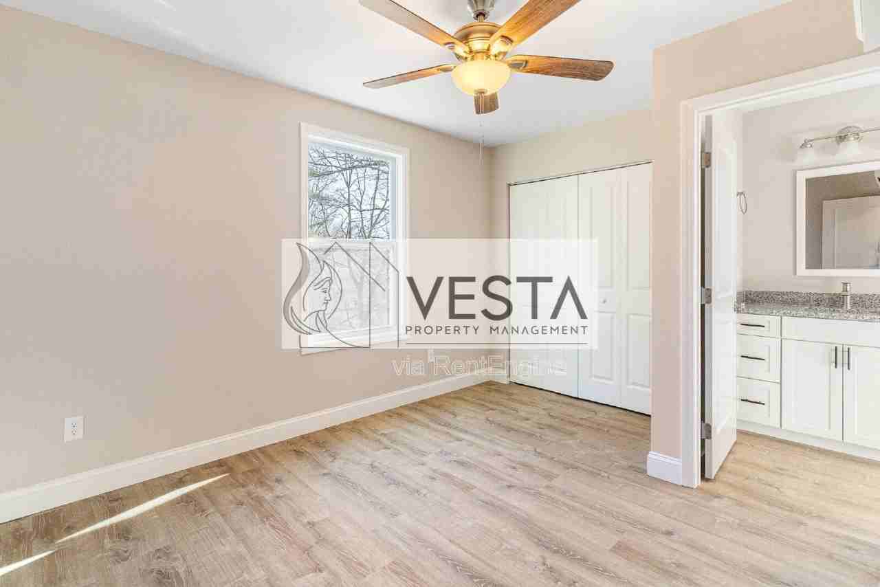 90 Moody Ave #2 - Photo 4 of 23