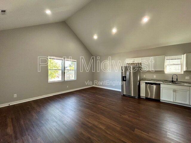 1602 Quill St #B - Photo 4 of 41