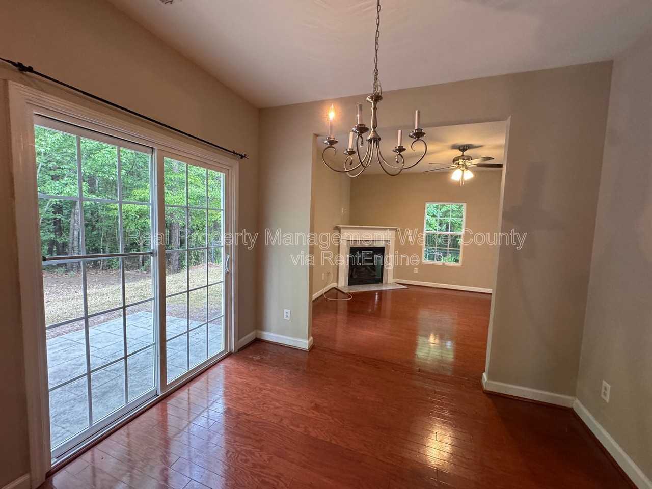 912 Spring Meadow Dr - Photo 4 of 24