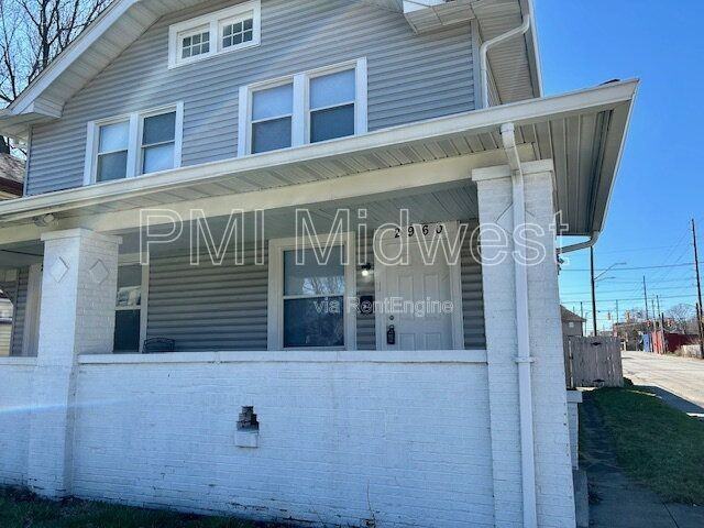 2960 N Park Ave - Photo 2 of 26