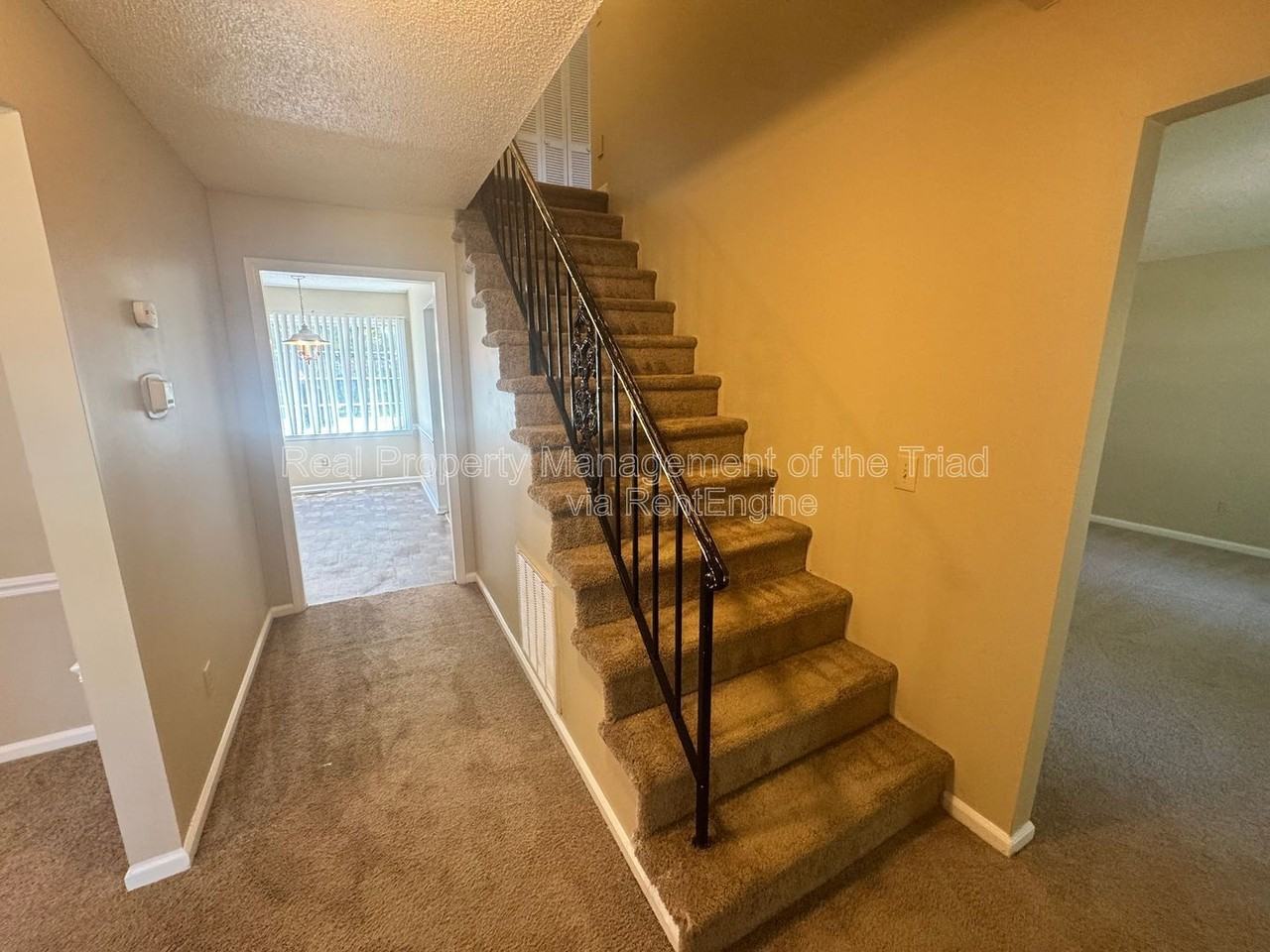 2393 Spicewood Dr - Photo 2 of 22