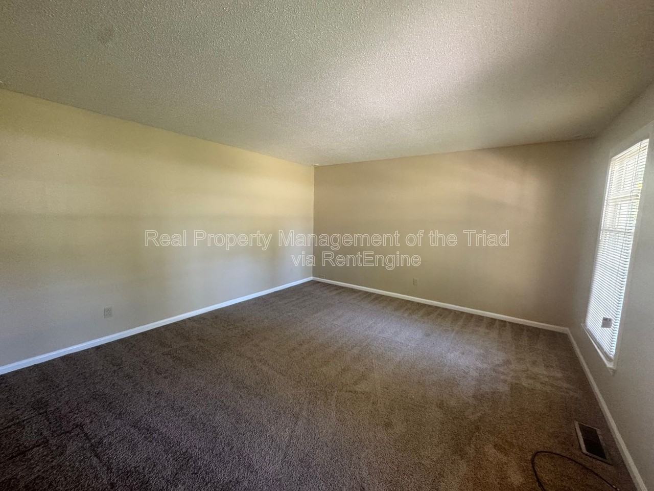 2393 Spicewood Dr - Photo 3 of 22