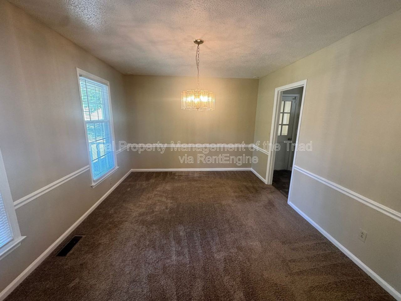 2393 Spicewood Dr - Photo 4 of 22