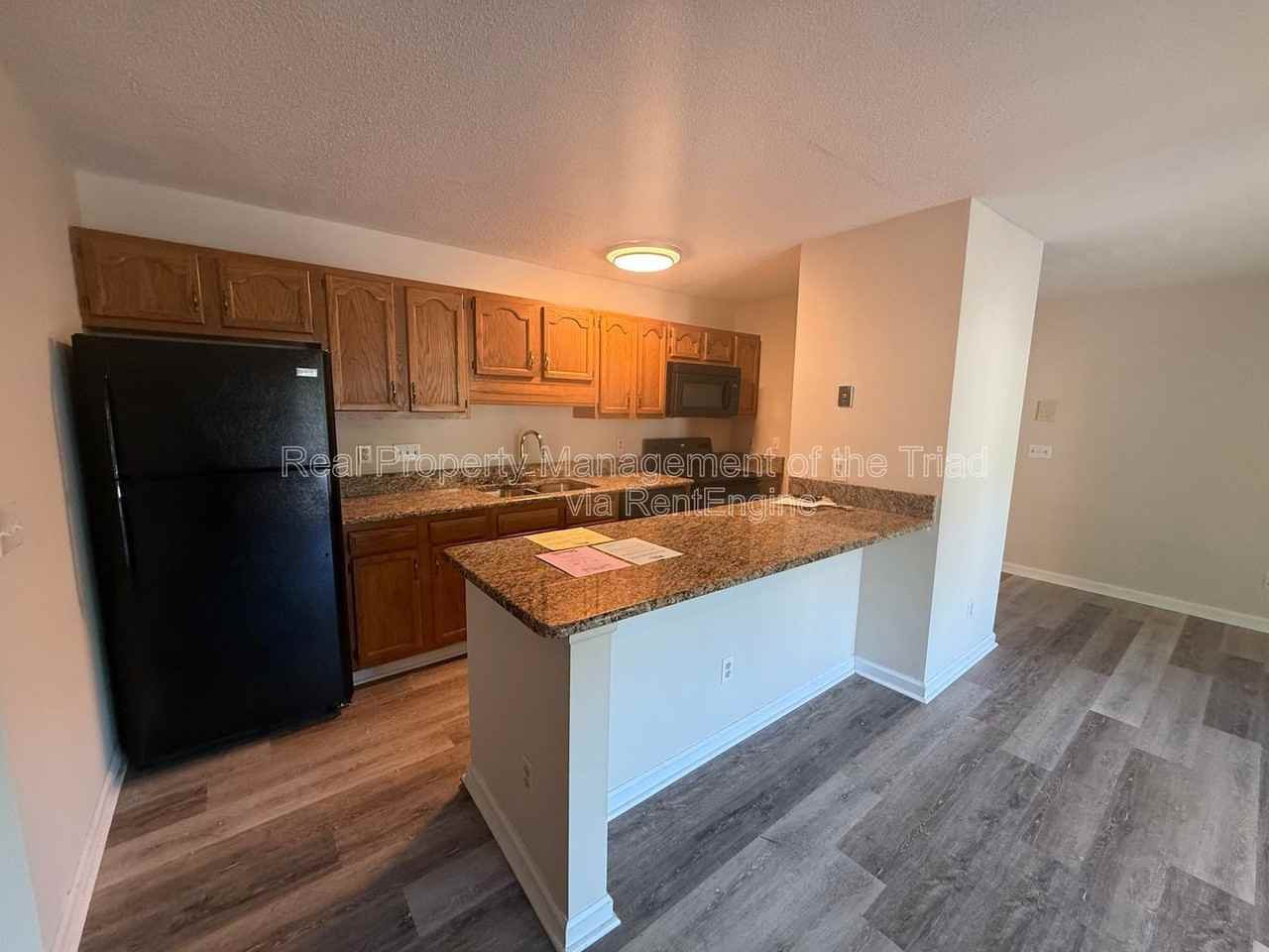5930 W Friendly Ave - Photo 4 of 17