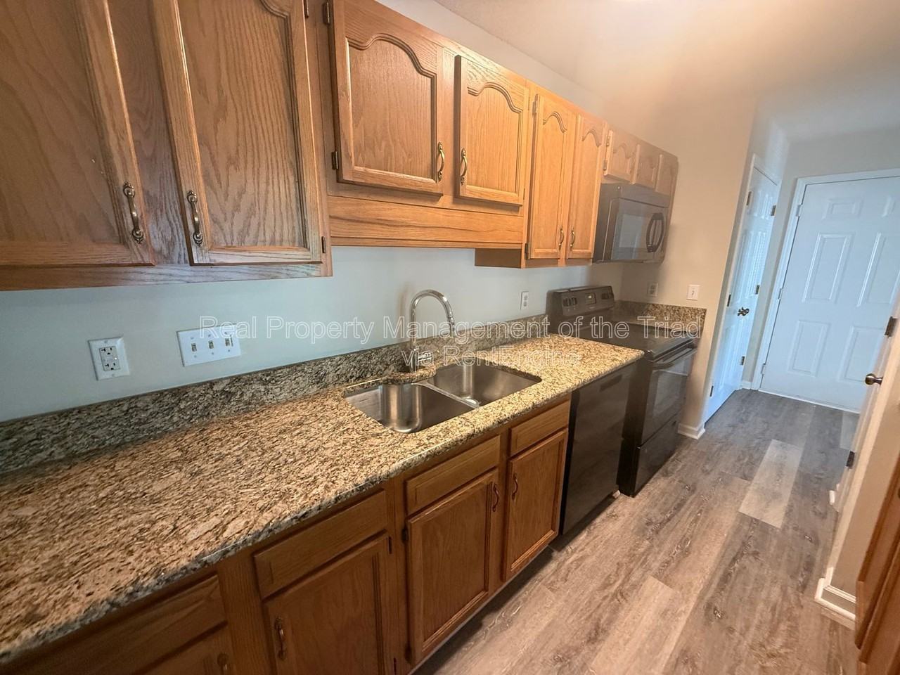 5930 W Friendly Ave - Photo 5 of 17