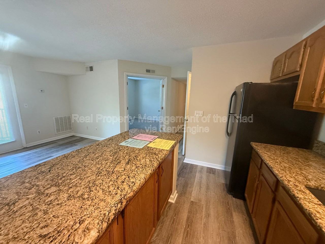 5930 W Friendly Ave - Photo 6 of 17