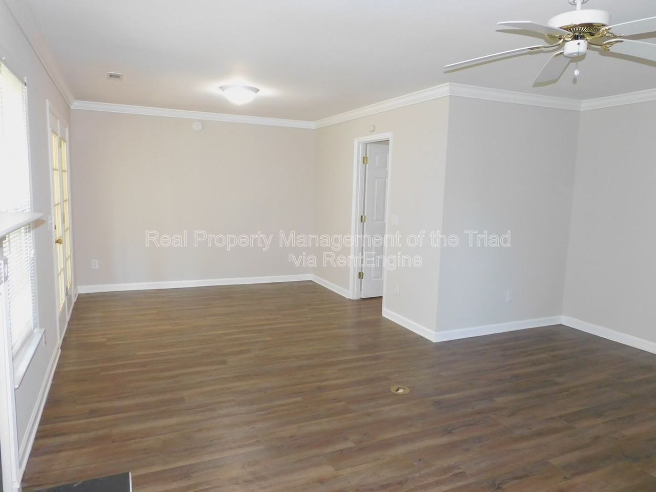 5609 Wellsley Dr W - Photo 4 of 27