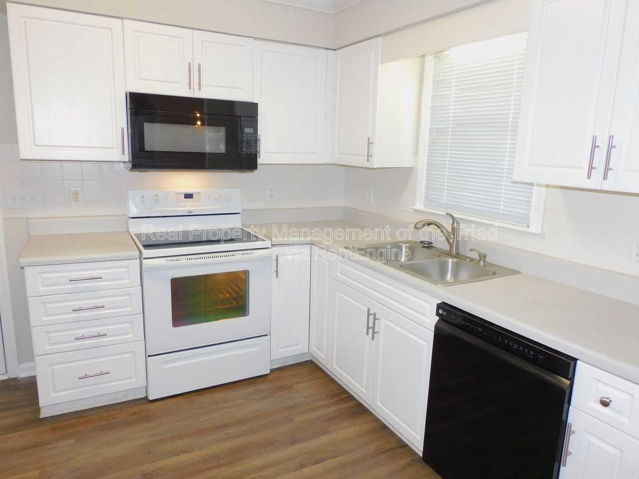5609 Wellsley Dr W - Photo 6 of 27