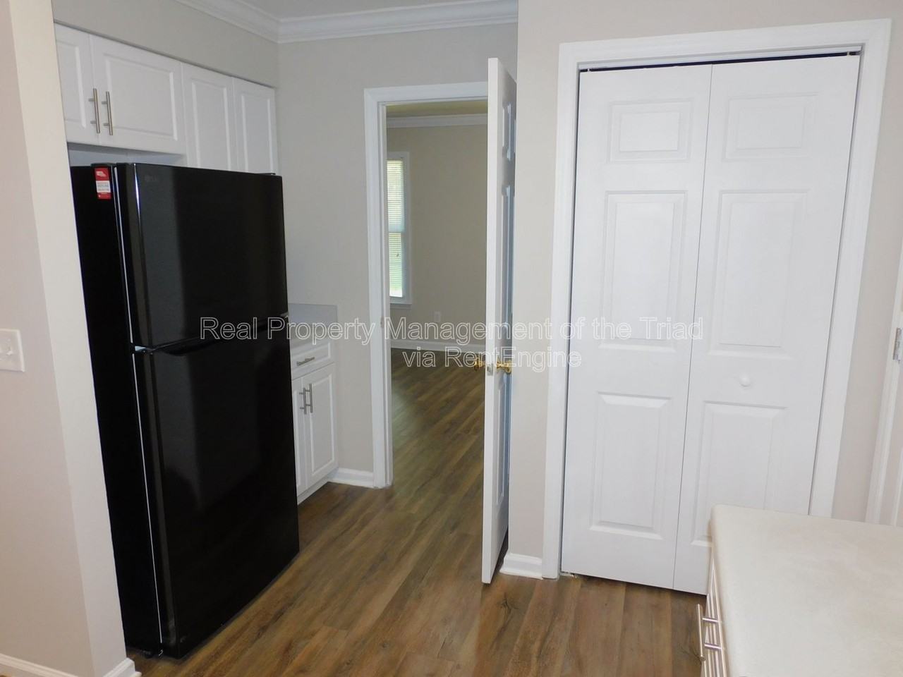 5609 Wellsley Dr W - Photo 7 of 27