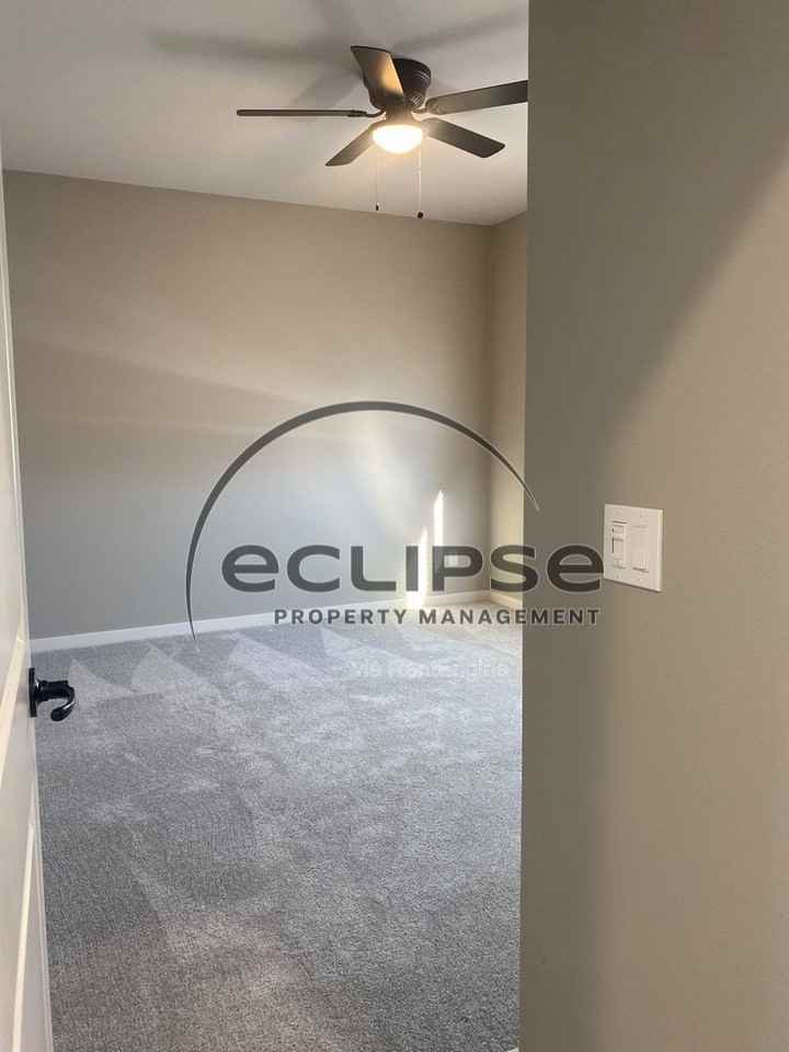 511 Crestone Ave #511 - Photo 3 of 21