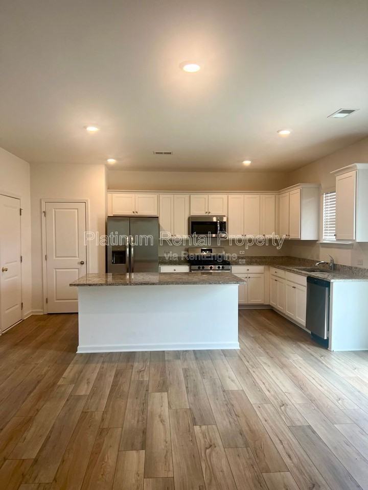 3843 Rustic Barn Way - Photo 7 of 21