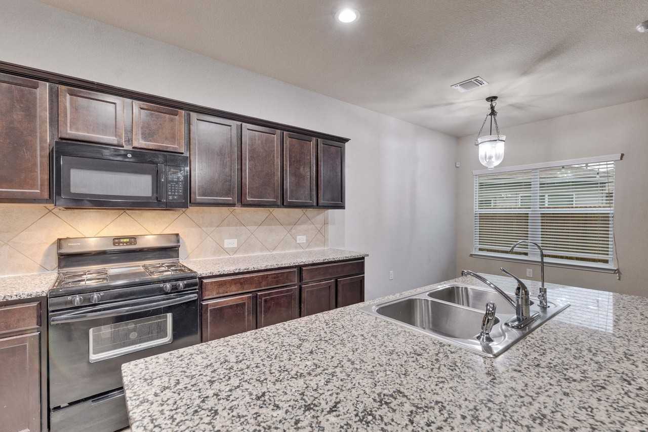 14910 Jolynn St - Photo 4 of 27