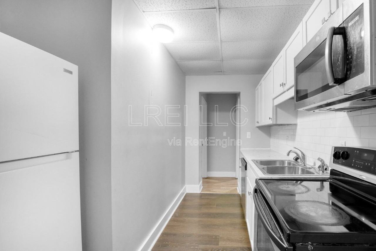 1622 Beech St - Photo 3 of 12
