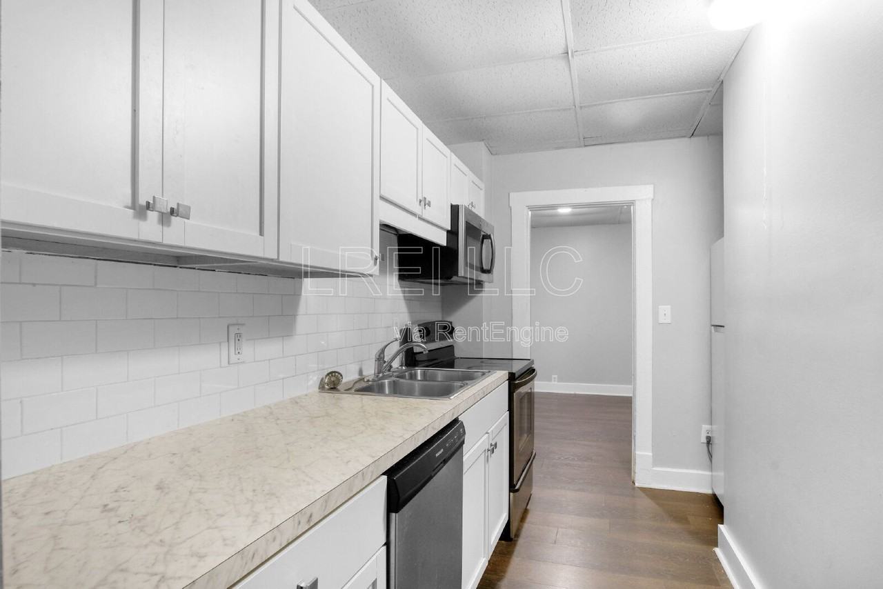 1622 Beech St - Photo 4 of 12