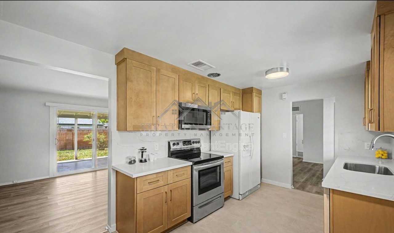 3409 E Indianola Ave - Photo 5 of 31