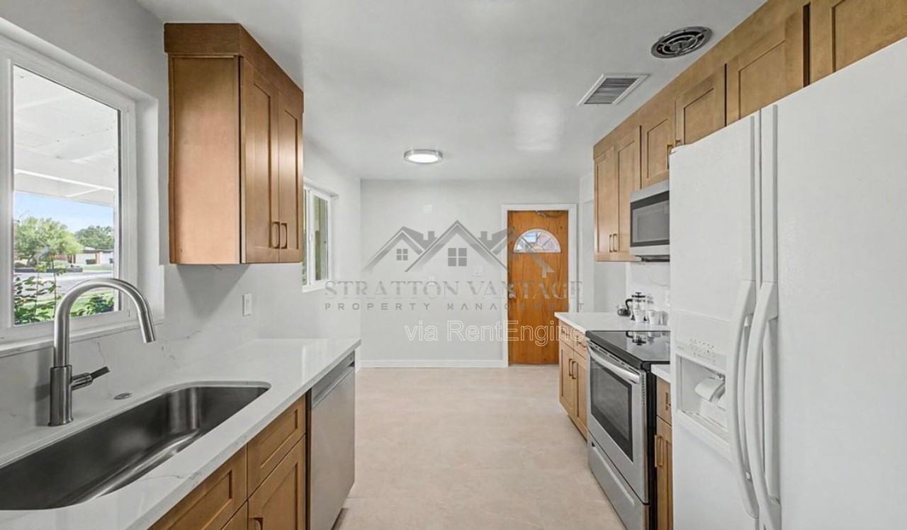 3409 E Indianola Ave - Photo 6 of 31