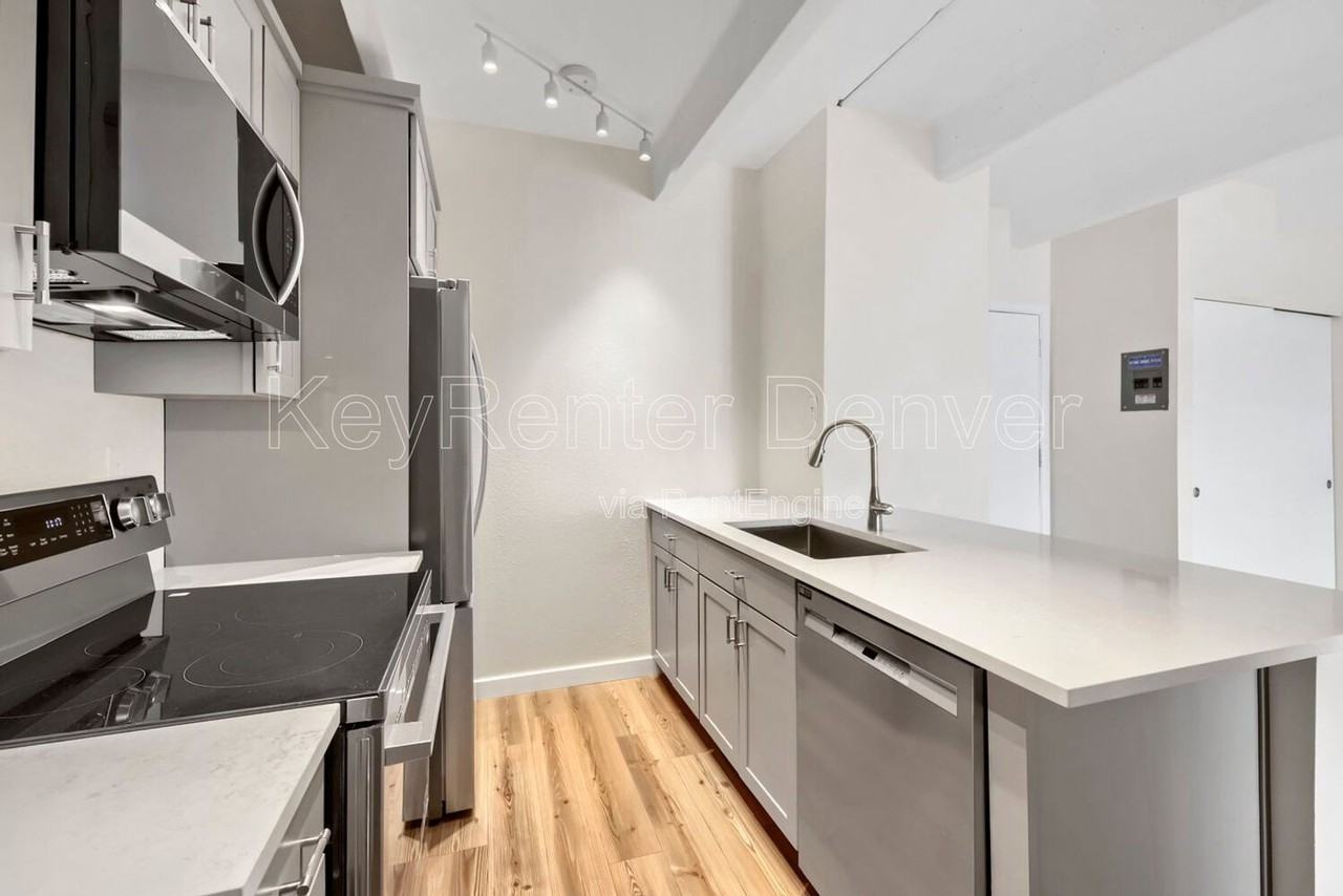 551 N Pearl St #303 - Photo 4 of 12