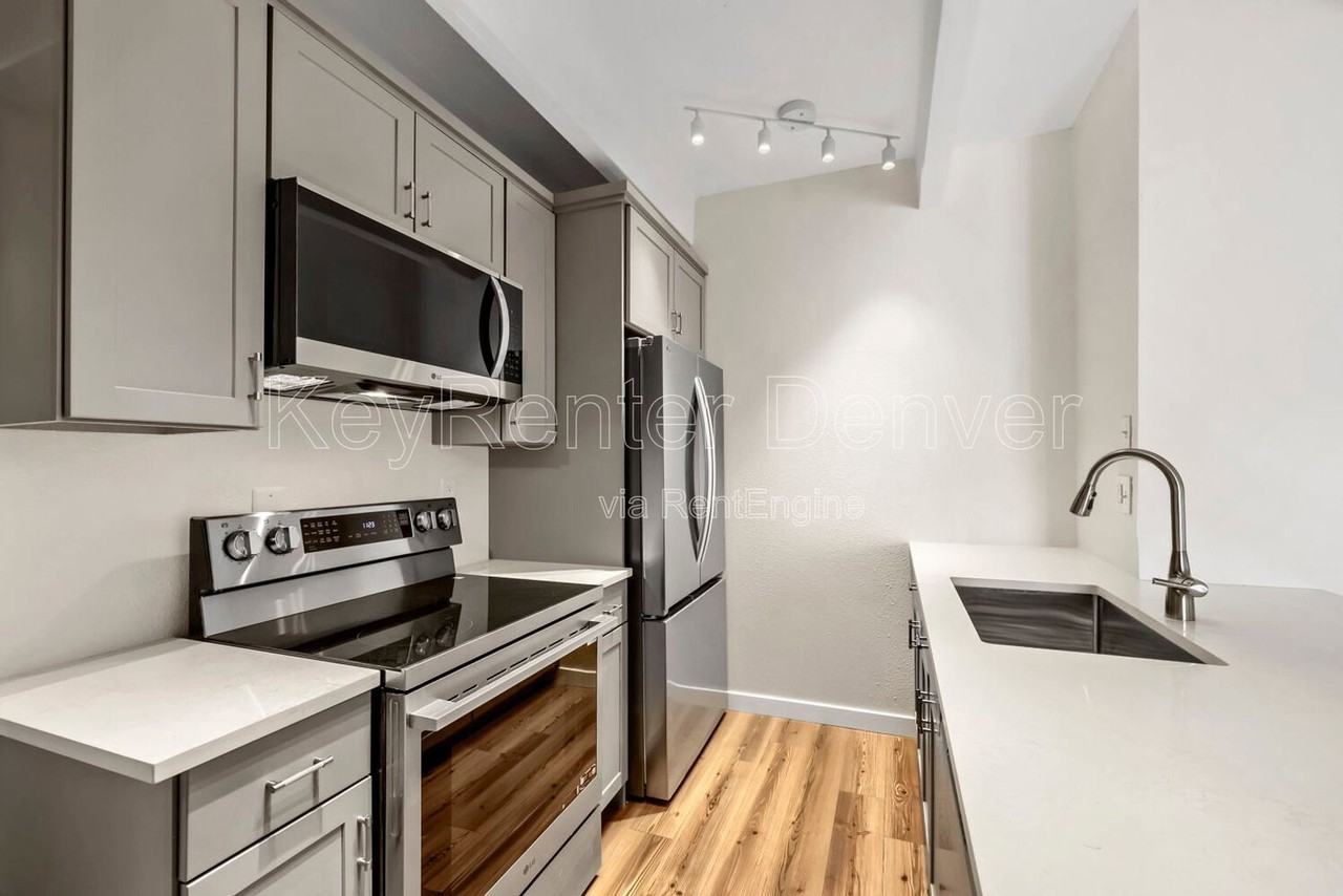 551 N Pearl St #303 - Photo 6 of 12