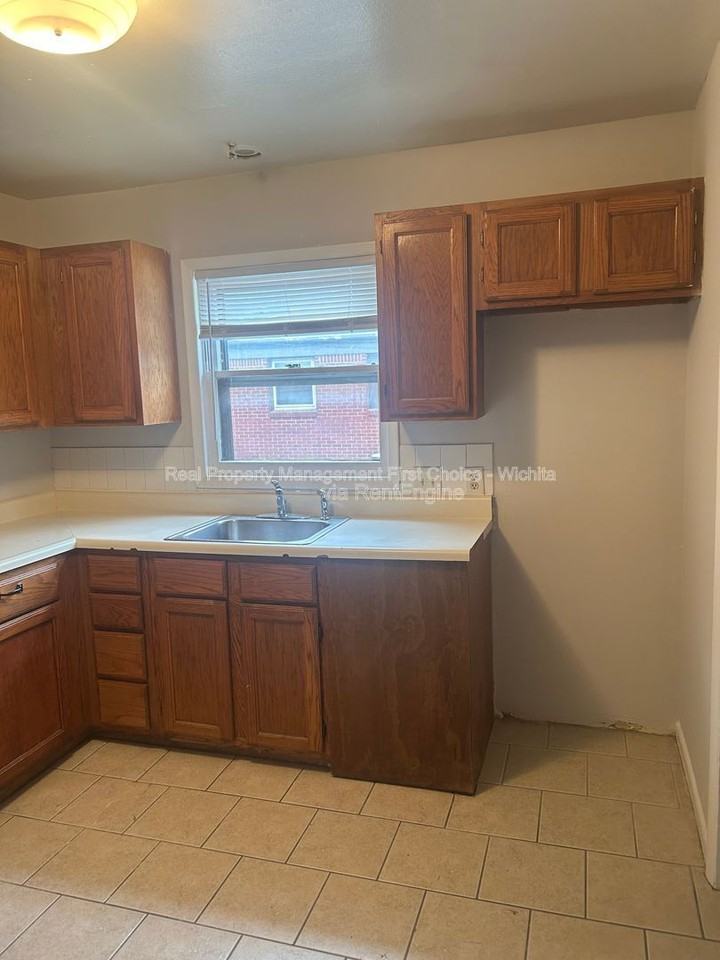 1650 S Mission Rd - Photo 4 of 13
