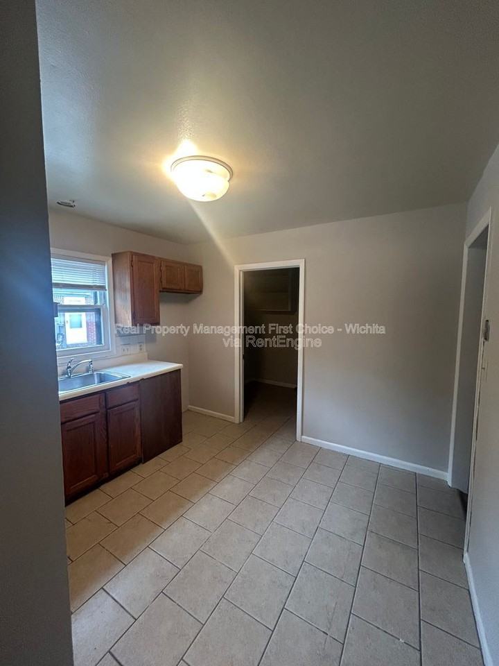 1650 S Mission Rd - Photo 6 of 13