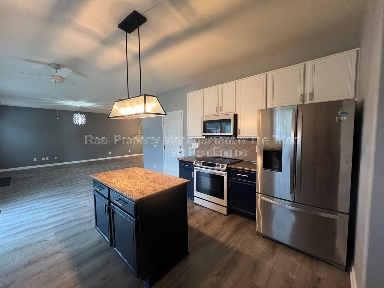 1950 Glenkirk Dr - Photo 3 of 29