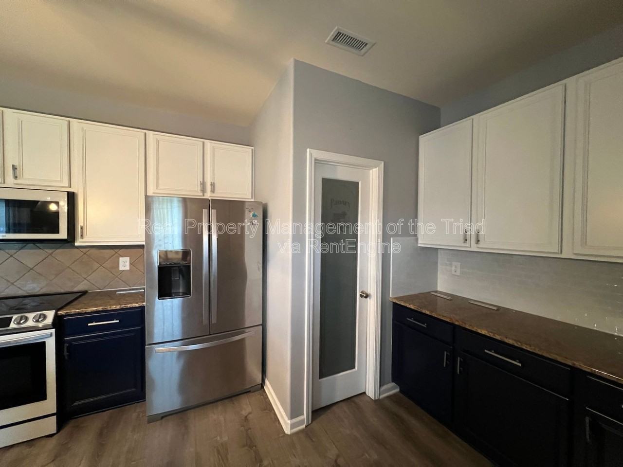 1950 Glenkirk Dr - Photo 4 of 29