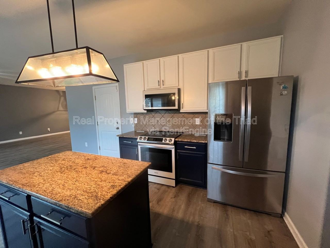 1950 Glenkirk Dr - Photo 5 of 29