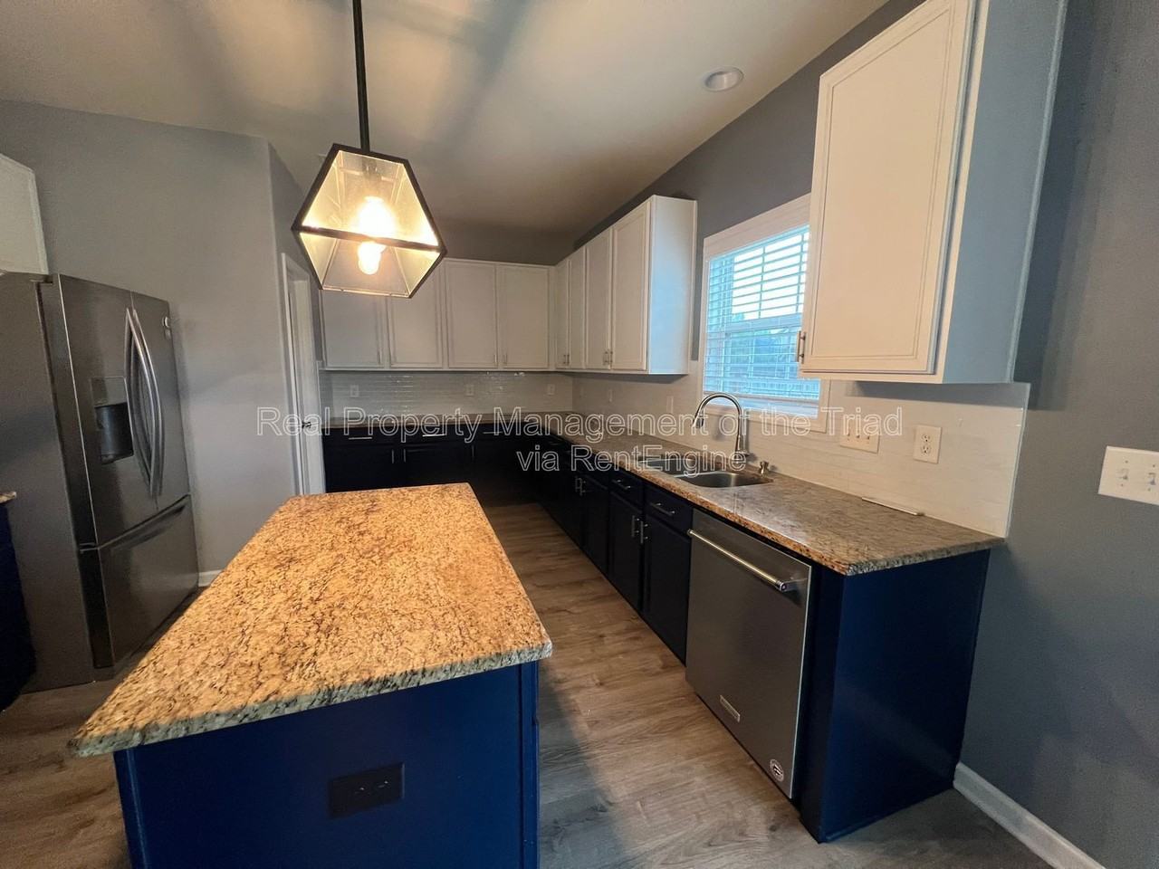 1950 Glenkirk Dr - Photo 6 of 29