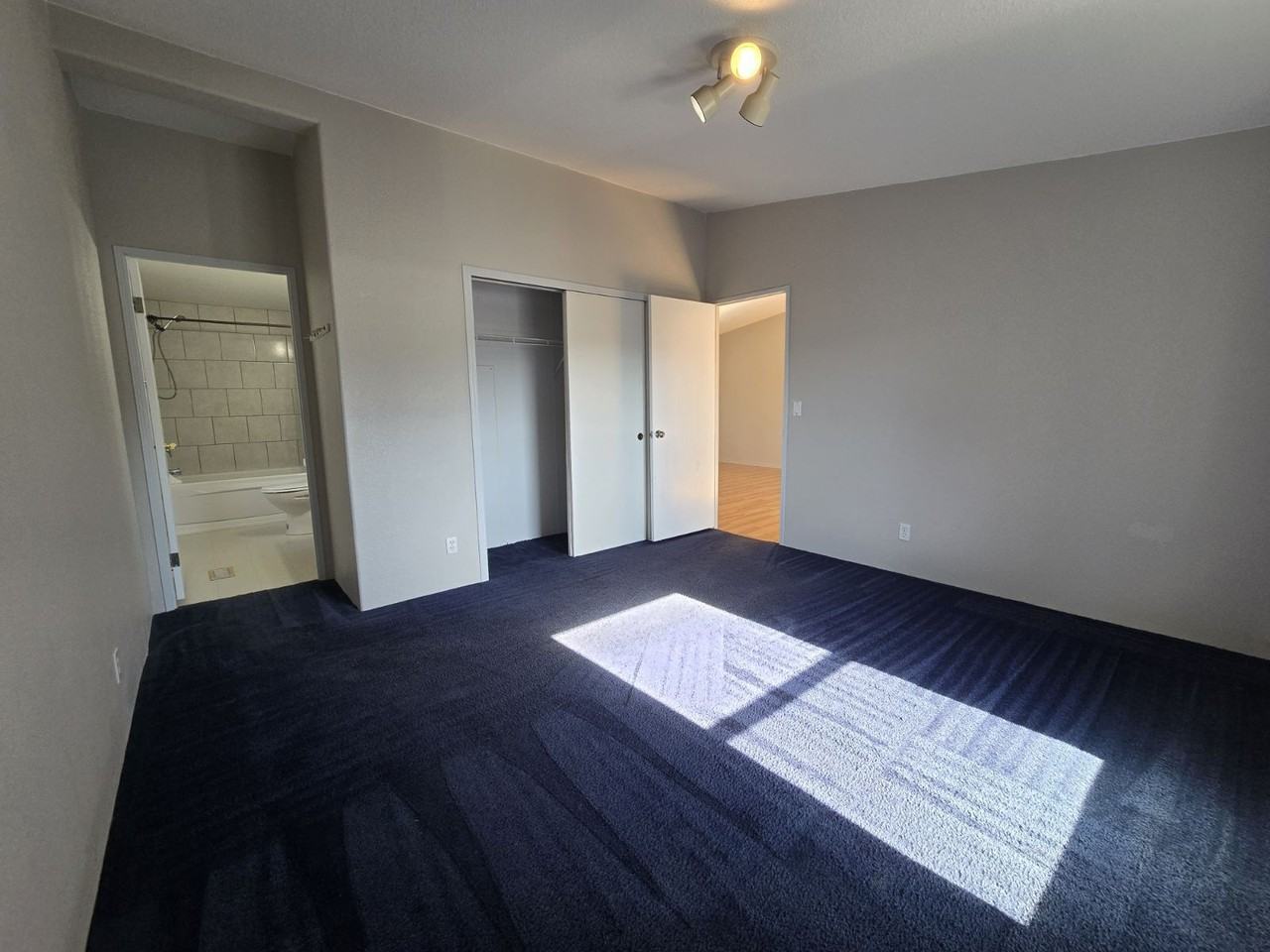 2032 Ne Klamath Ave - Photo 5 of 21