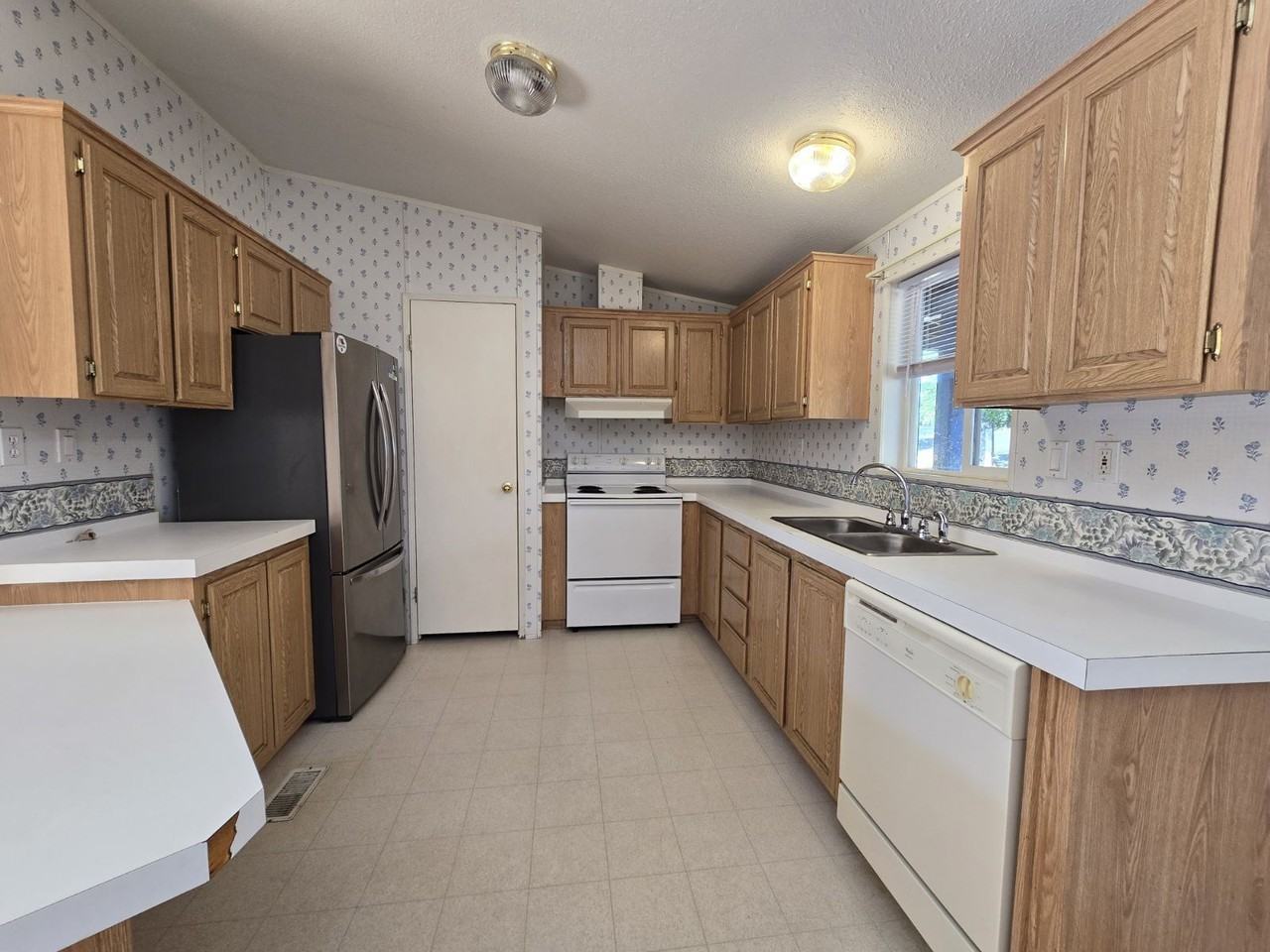 2032 Ne Klamath Ave - Photo 7 of 21