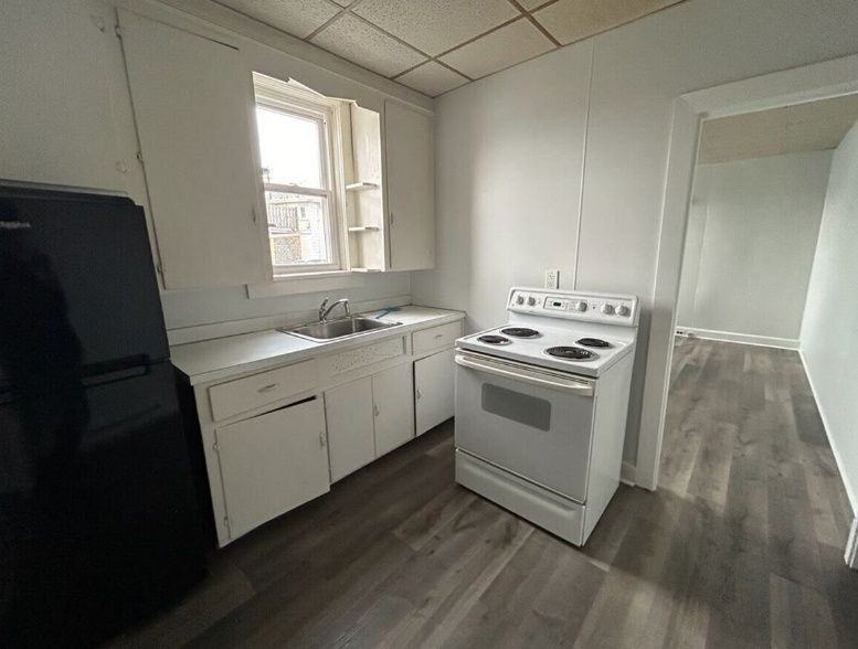 263 2nd St #2 - Photo 5 of 6