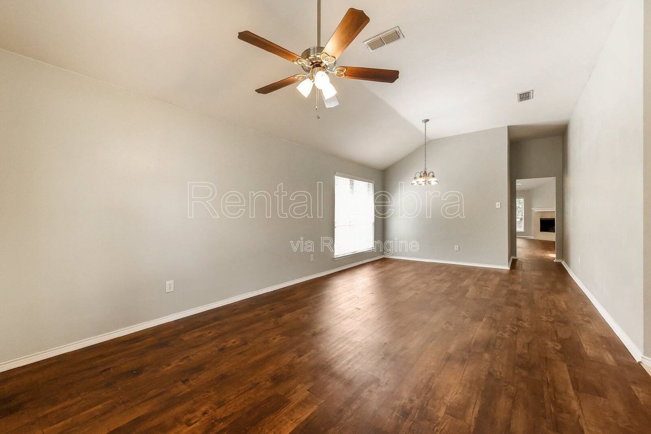 109 Flyaway Ln - Photo 2 of 18