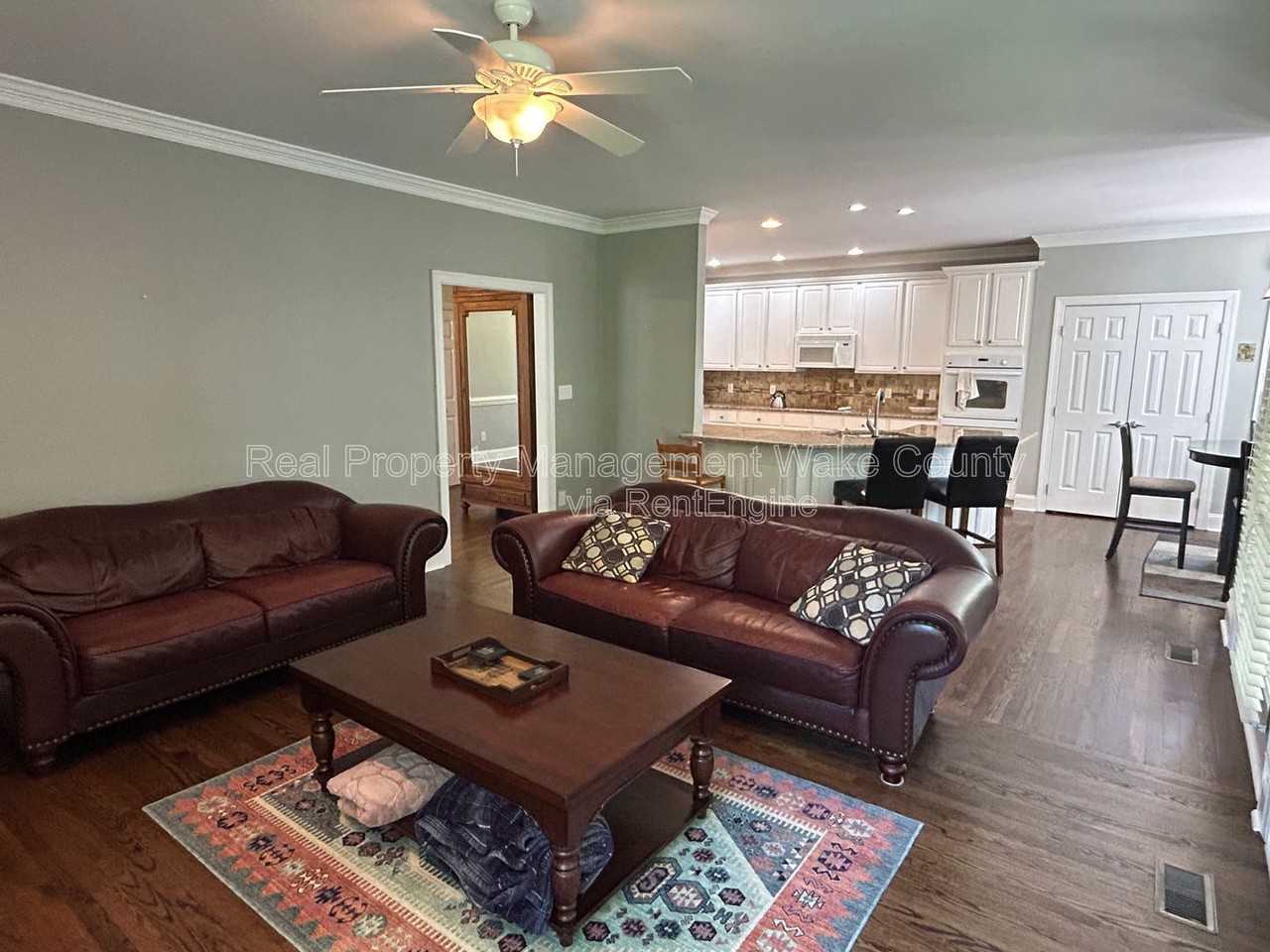 108 Crystlewood Ct - Photo 3 of 46