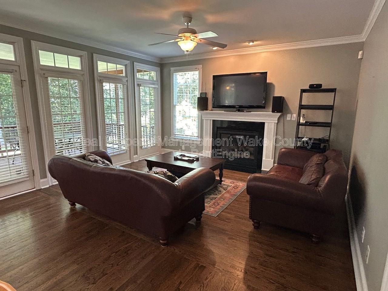 108 Crystlewood Ct - Photo 4 of 46
