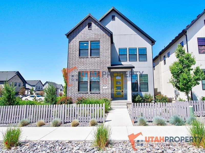 3069 N 300 W - Photo 2 of 24