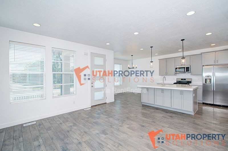 3069 N 300 W - Photo 5 of 24