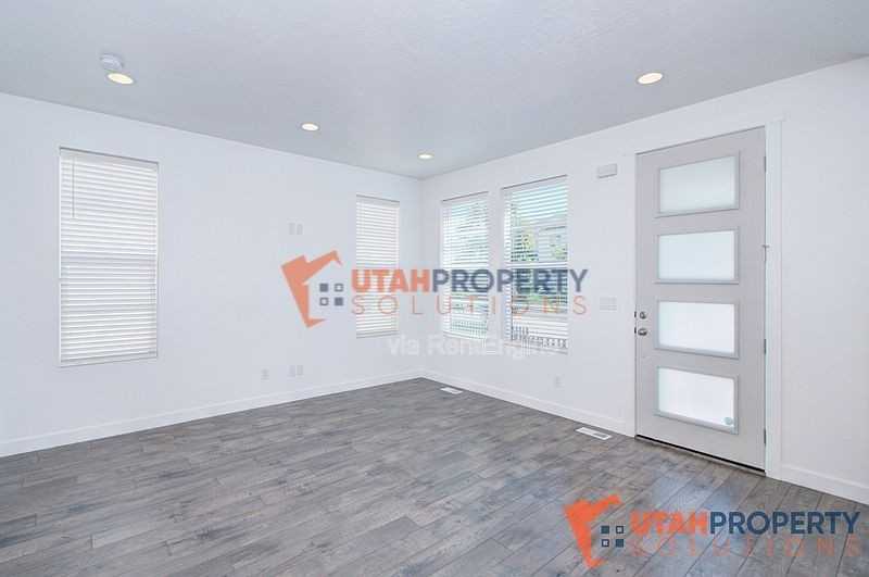 3069 N 300 W - Photo 6 of 24