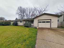 featured image of 2220 Nw Elmwood Dr