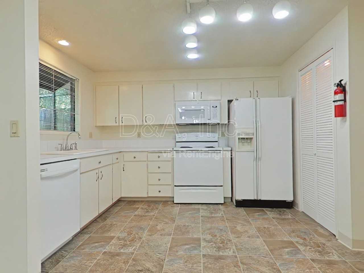2907 Nw Glenridge Dr - Photo 4 of 13