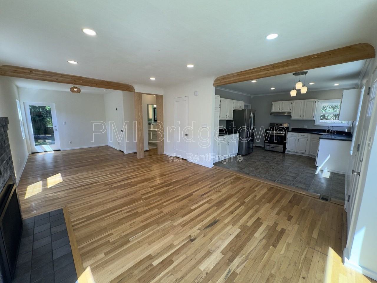 2315 Se 38th Ave - Photo 5 of 28