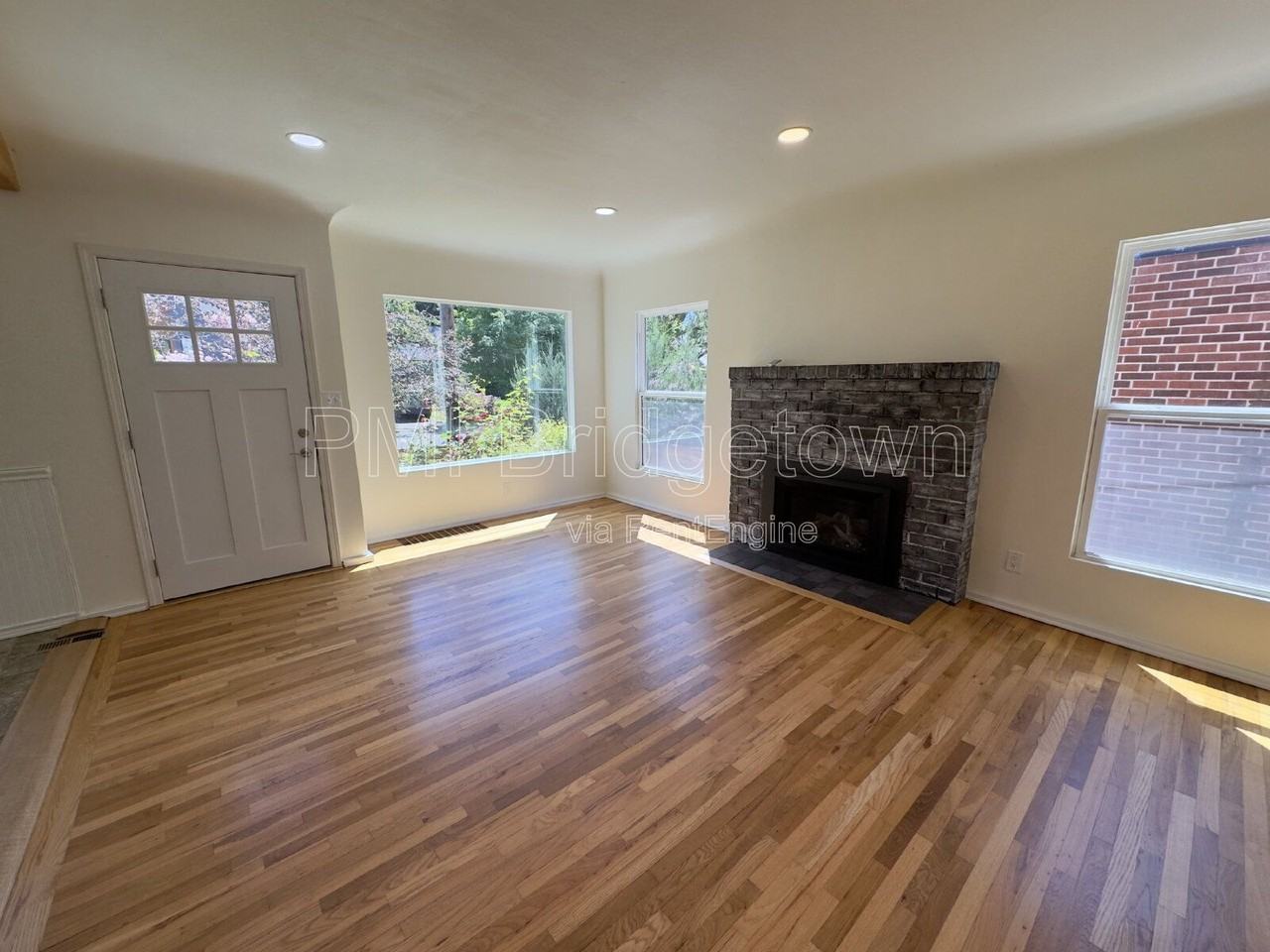 2315 Se 38th Ave - Photo 6 of 28