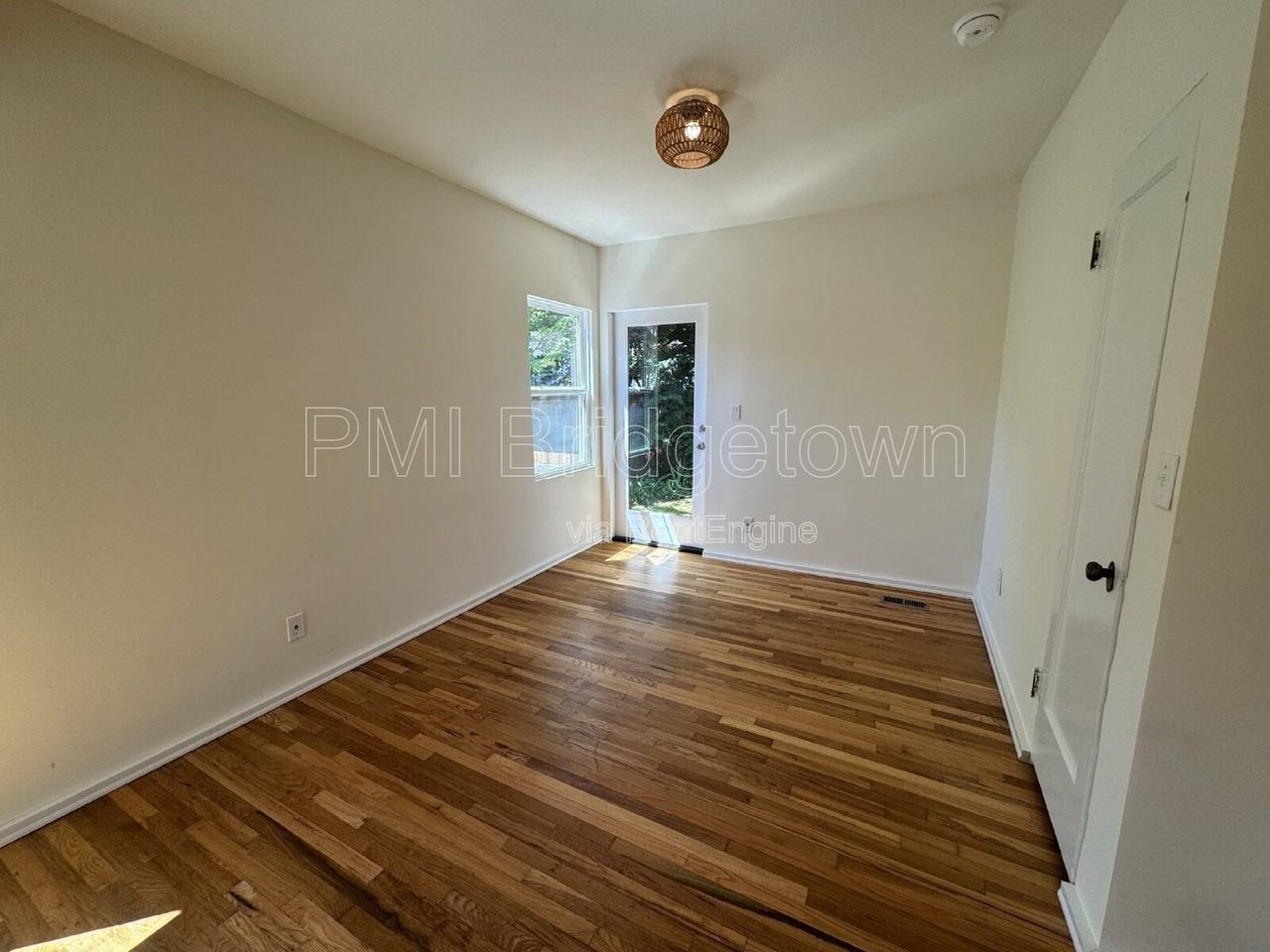 2315 Se 38th Ave - Photo 7 of 28