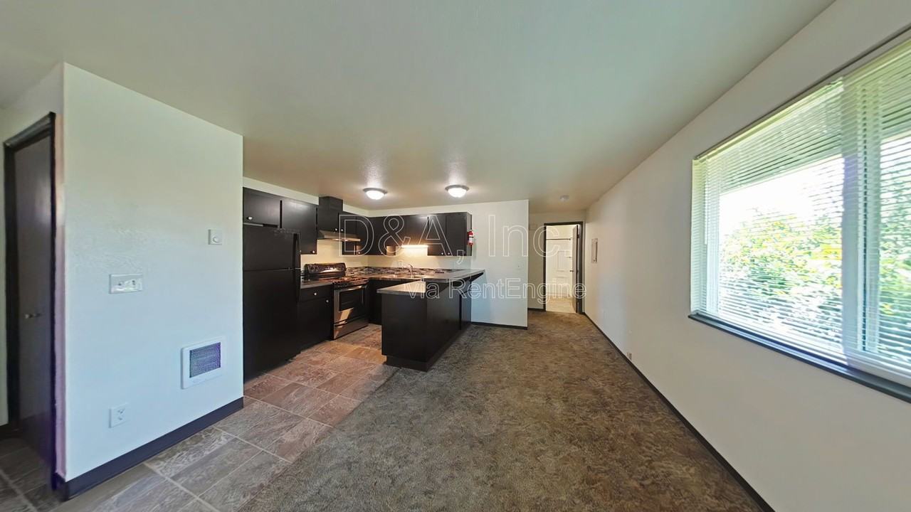 1969 Nw Grant Ave #3 - Photo 3 of 9