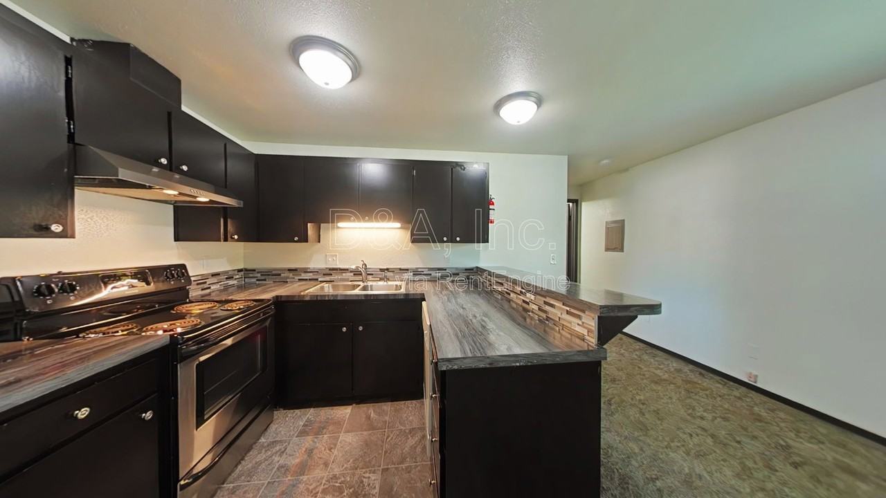 1969 Nw Grant Ave #3 - Photo 5 of 9