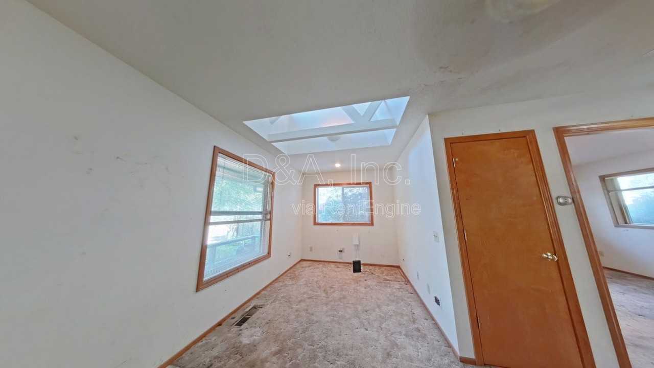 2260 Nw 25th St - Photo 3 of 8