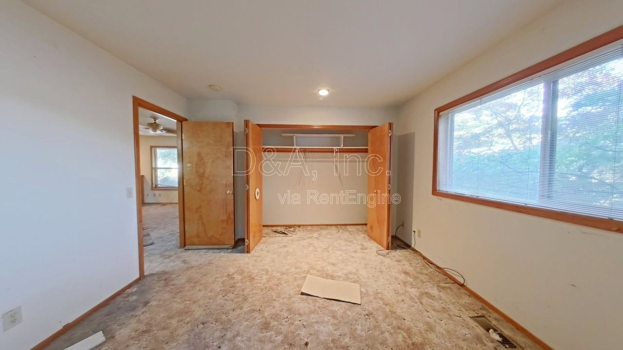 2260 Nw 25th St - Photo 4 of 8